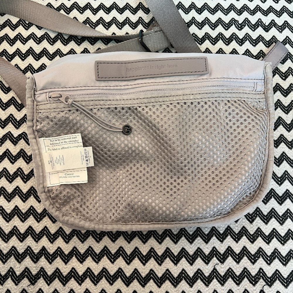 Dark Chrome lululemon Go Lightly Belt Bag - Picture 8 of 11